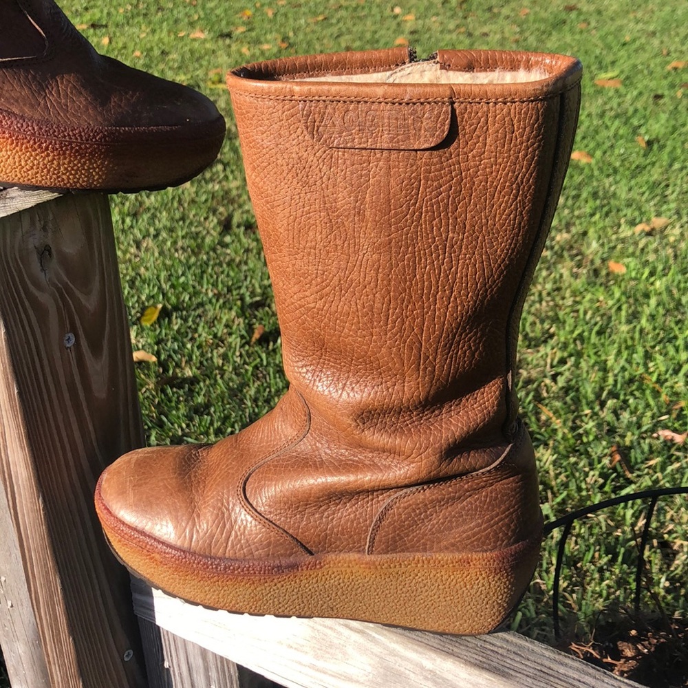 Snow boots , Brown Leather . St. Moritz Vintage . mid calf Boot, Weatherproof.